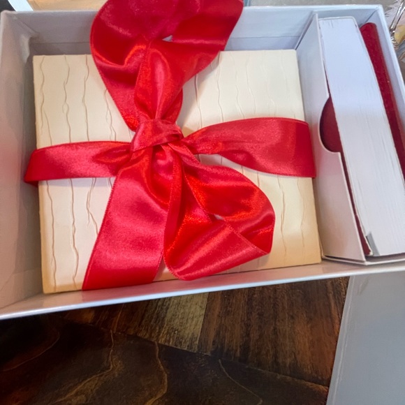 COPY - TheOMEGADeVillePrestigeclassic
features a two-tone mother-of-pearl dial/… - Picture 4 of 11